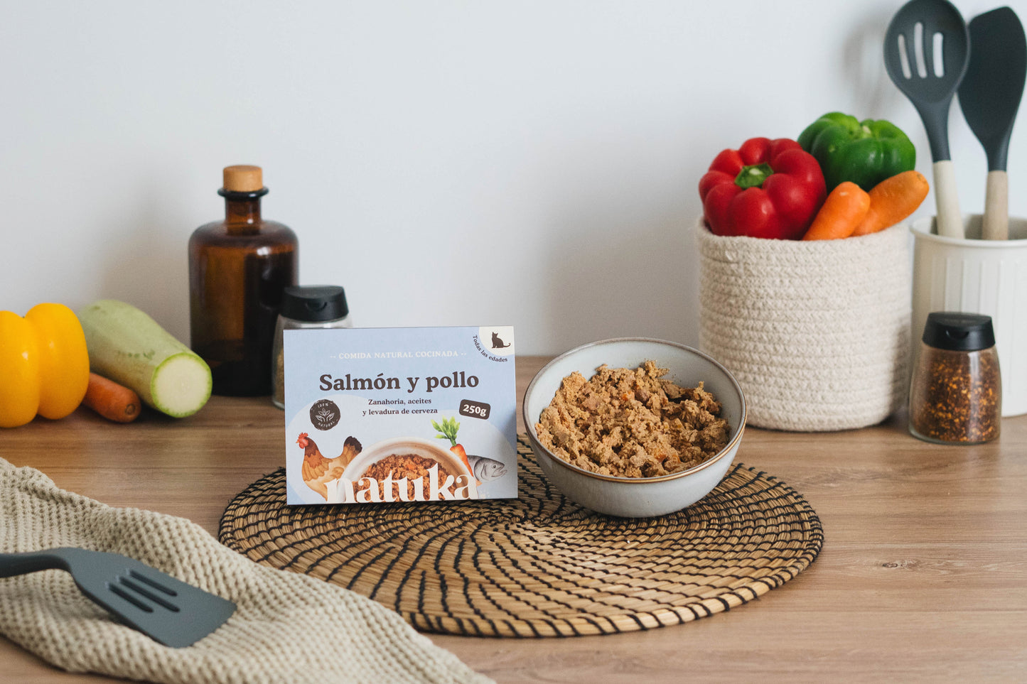 Natuka Menú cocinado para gato de pollo y salmón